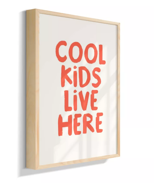 Cool kids live here (lettering vermelho)
