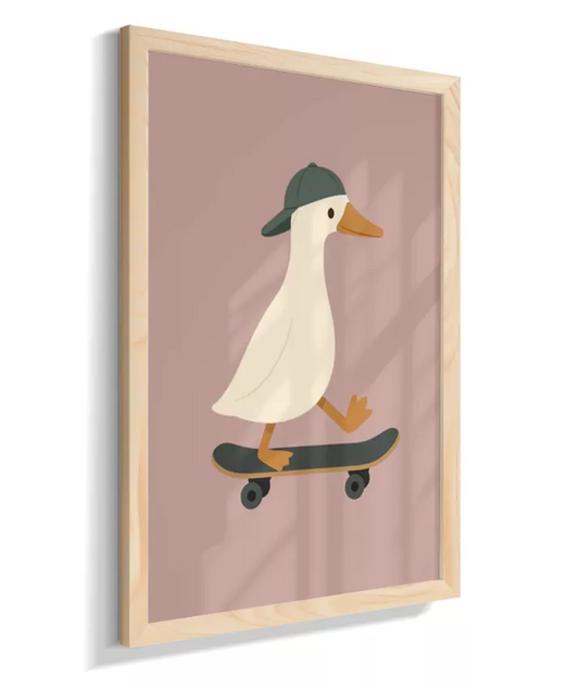 Pato no skate com boné (fundo rose)