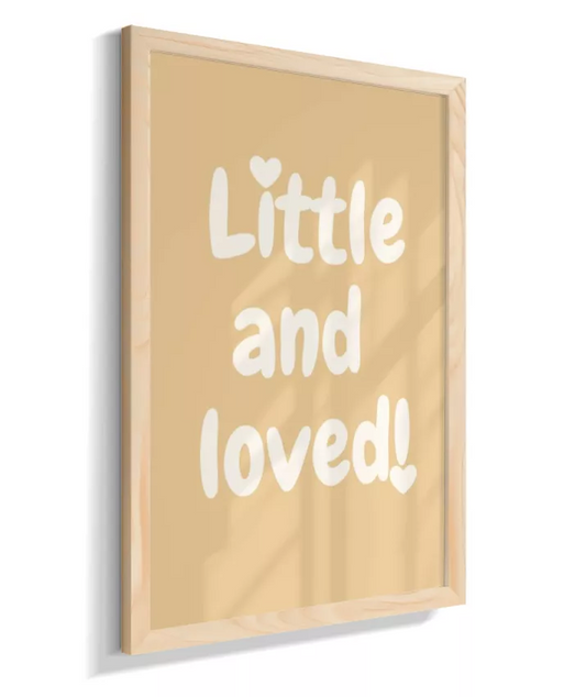 Little and loved! (fundo amarelo)