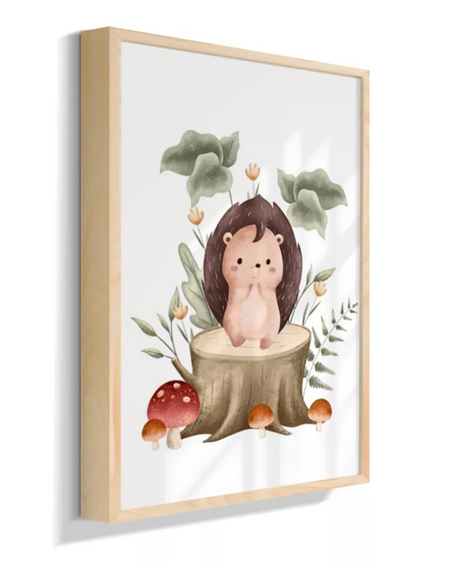 Esquilo no bosque com cogumelos