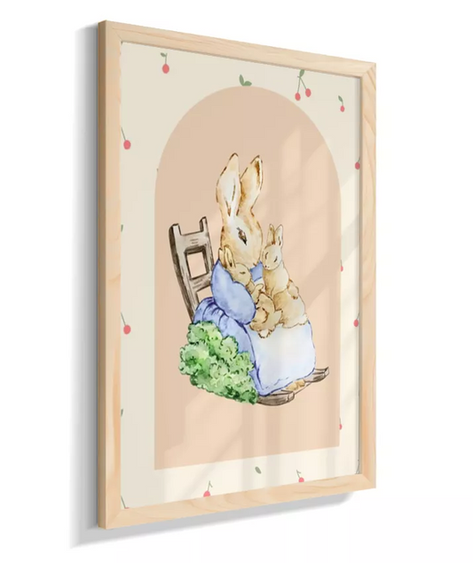 Mamãe coelha com filhotes na cadeira (moldura cerejas)