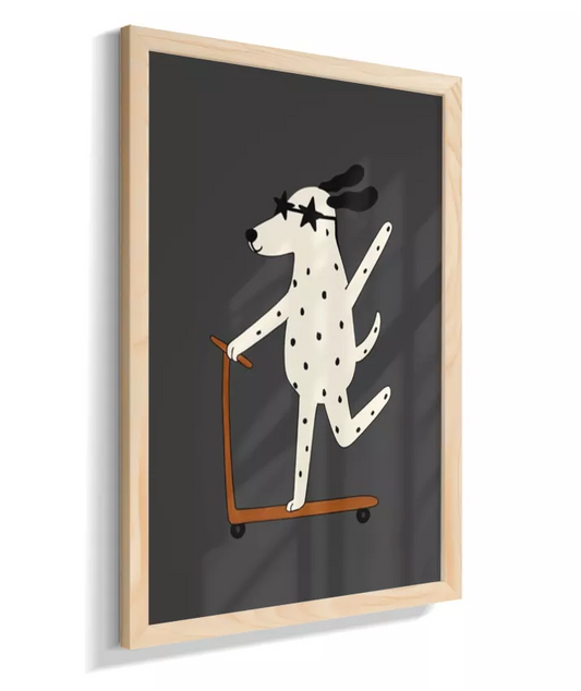 Dálmata no patinete (fundo preto)