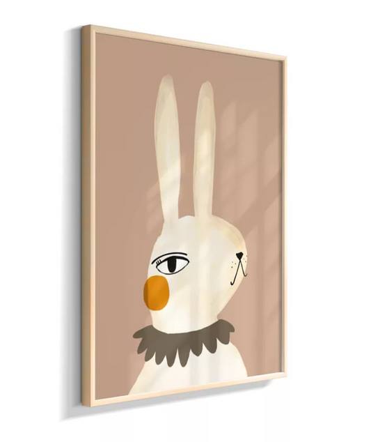 Coelha de perfil (fundo neutro)