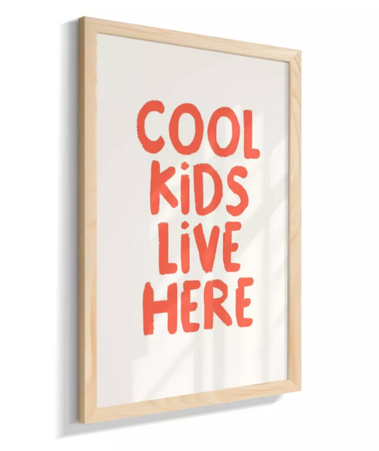 Cool kids live here (lettering vermelho)