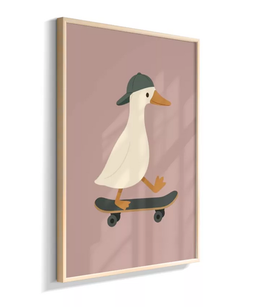 Pato no skate com boné (fundo rose)