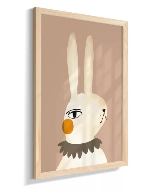 Coelha de perfil (fundo neutro)