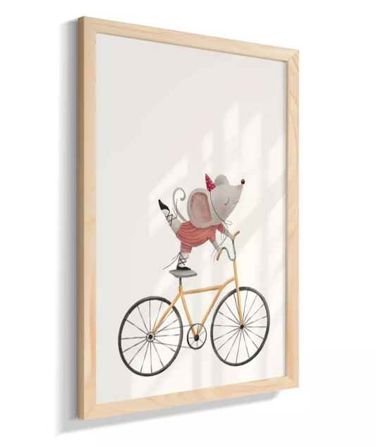 Ratinha na bicicleta