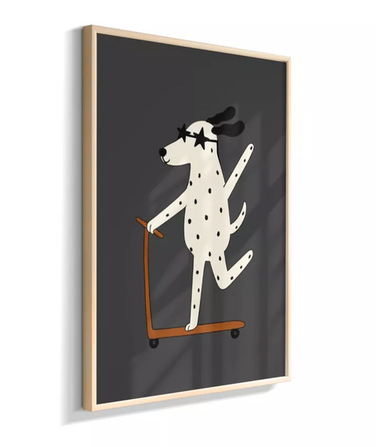 Dálmata no patinete (fundo preto)