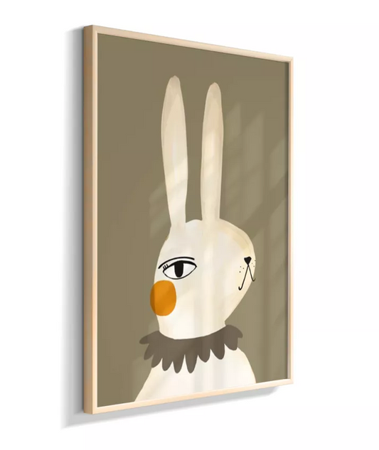 Coelha de perfil (fundo verde)