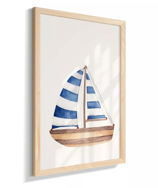 Barco de madeira com vela listrada azul e branco