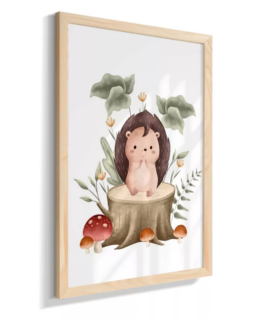 Esquilo no bosque com cogumelos