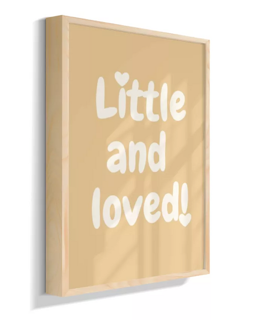 Little and loved! (fundo amarelo)