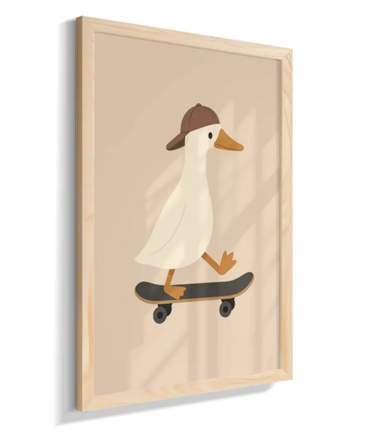 Pato no skate com boné (fundo bege)