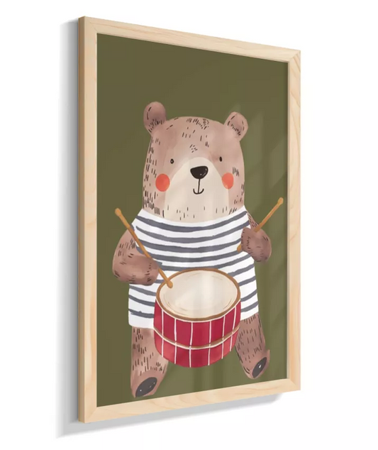Urso tocando tambor (fundo verde)