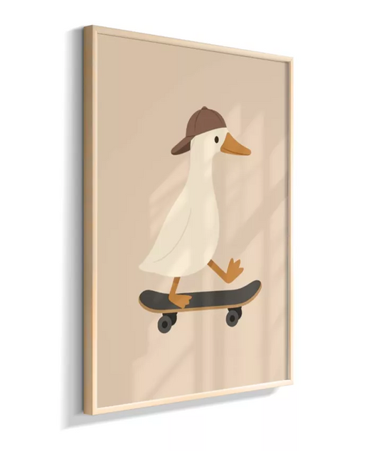 Pato no skate com boné (fundo bege)