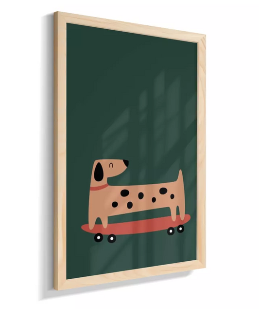Cachorro salsicha no skate (fundo verde)