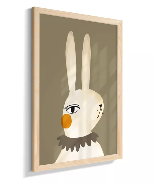 Coelha de perfil (fundo verde)