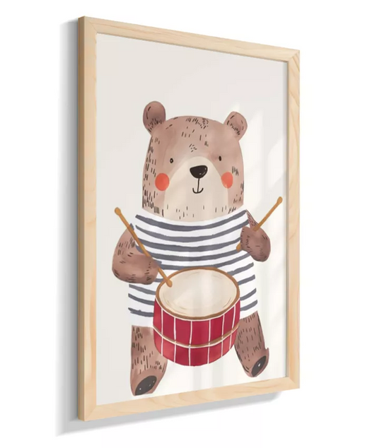 Urso tocando tambor (fundo neutro)