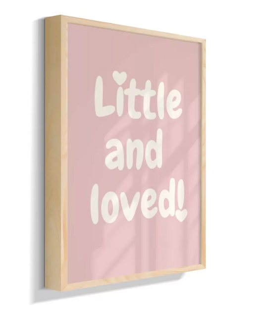 Little and loved! (fundo rosa)