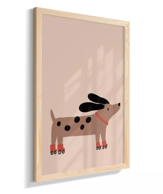 Cachorro salsicha com patins (fundo neutro)