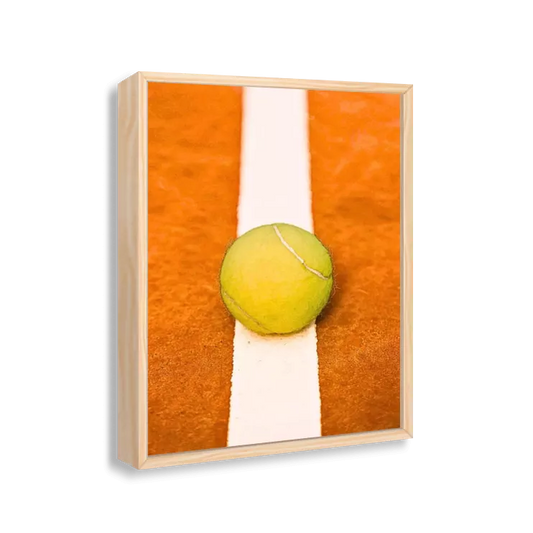 Bola de tenis na quadra