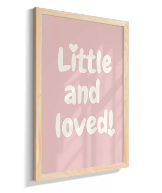 Little and loved! (fundo rosa)