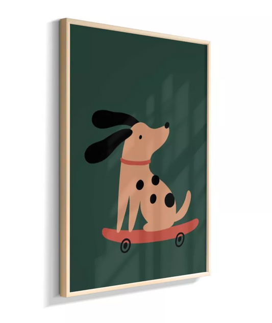 Cachorro marrom no skate, orelhas voando (fundo verde)